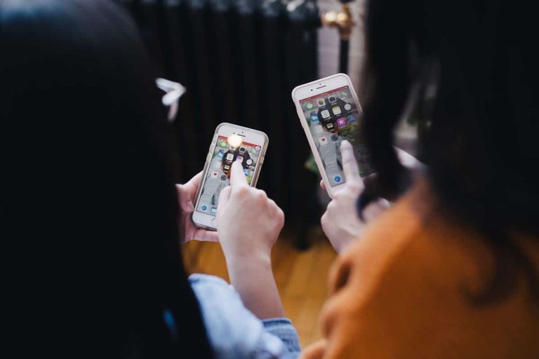 2 women using smartphones